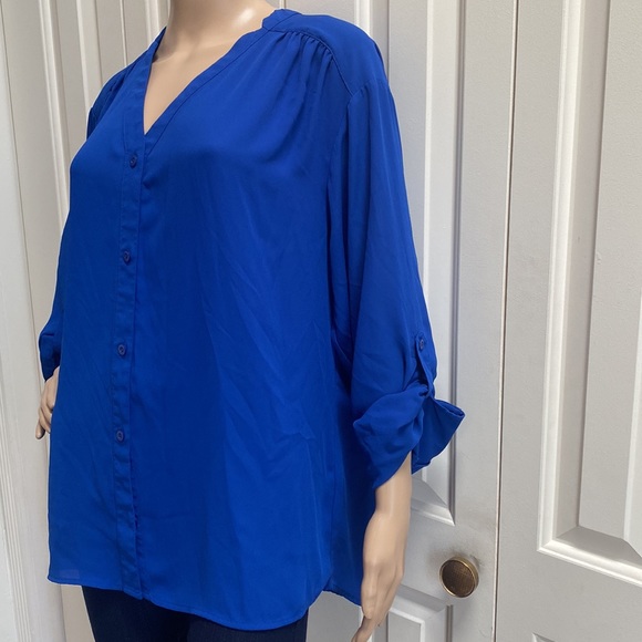 Covington Womens 1X Blue Button Front Blouse. Blue color. Long Sleeve or rolled. - Picture 3 of 12